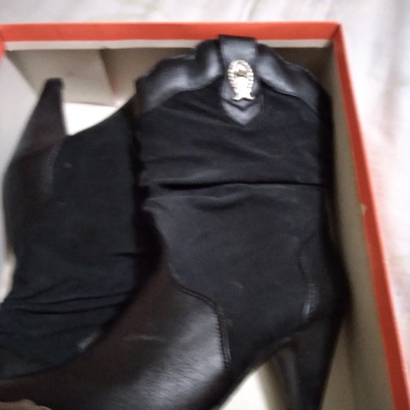 Shoes - Picture 5 of 7